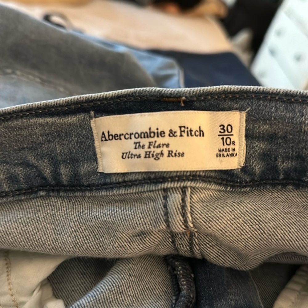 Abercrombie & Fitch The Flare Ultra High Rise medium wash, 30/10